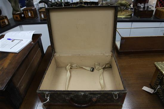 A Louis Vuitton travel case, 19.75 x 14.5 x 7in.